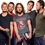 Pearl Jam, Foo Fighters    -    